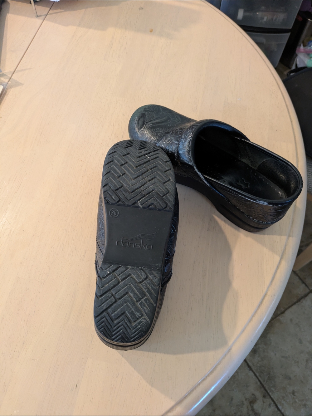 Dansko Professional Black Tooled Leather Floral Wide Width Clogs Women’s 38 - Picture 3 of 3